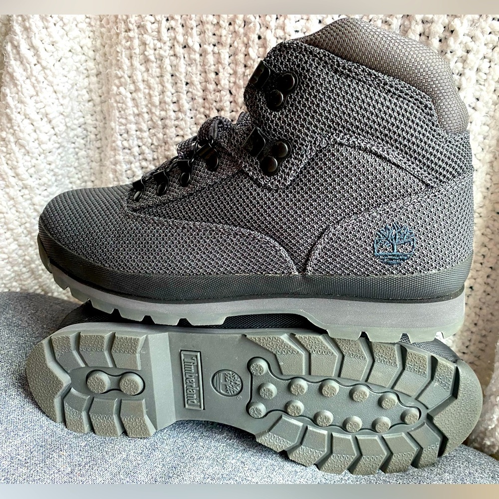 Men’s Timberland size 9.5 high top knit boot
